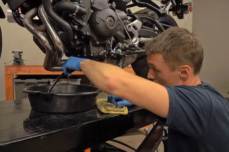 نحوه تعویض روغن موتورسیکلت